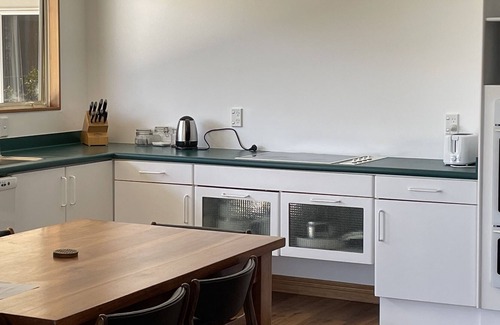 New Plymouth Apartment | Captivating Sea Views with easy walk to the beaches