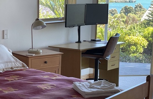 New Plymouth Apartment | Captivating Sea Views with easy walk to the beaches