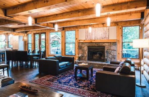 Lac Superieur Village Ski Chalet | Captivating view of Lake Superieur