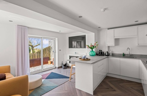 Dartmouth Cottage | CAPTON SNUG, pet friendly, country holiday cottage in Dartmouth