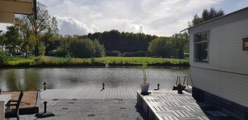 Ooltgensplaat Ski Chalet | Carafun aan het water Ooltgensplaat