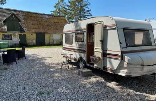 Tureby House | CARAVAN 1 . BED & BREAKFAST . 5 MIN FROM E47 . DOGS WELCOME . MAX 3 persons