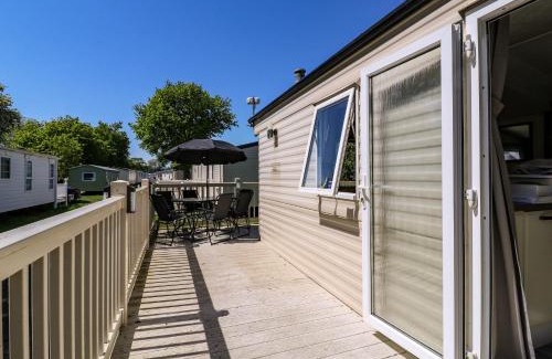 Clacton-on-Sea House | Caravan 941