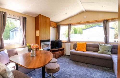 Clacton-on-Sea House | Caravan 941