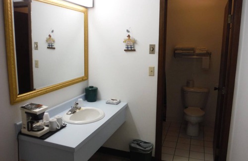 Cannon Falls Hotel | Caravan Motel