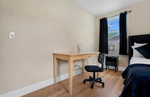 Clarksville House | Carbon Ridge 300mbps Wifi - Dog Friendly