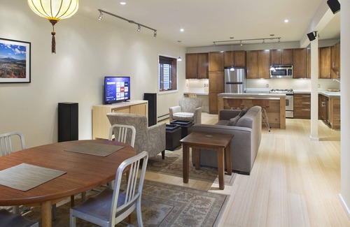 Carbondale Apartment | Carbondale Oasis | Parkside, Spacious, D/T, Modern