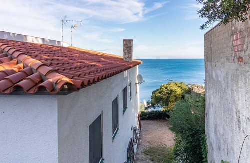 Les Roques Apartment | CARBONERES 47.1 – Apartment with views right on the seafront
