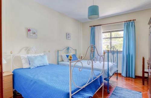 Camparca House | Carcavelos Villa with Pool