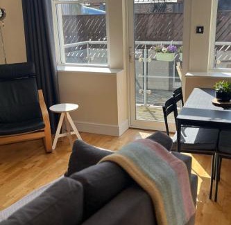 Castle Quarter Apartment | Cardiff Apt - Sleeps 6 - Castle & Stadium Nearby