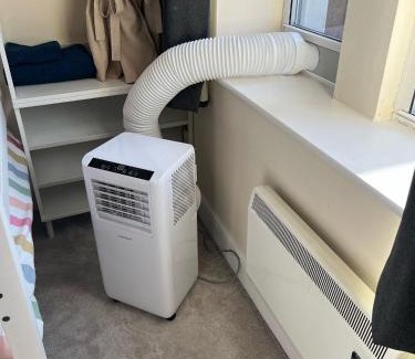 Castle Quarter Apartment | Cardiff Apt - Sleeps 6 - Castle & Stadium Nearby