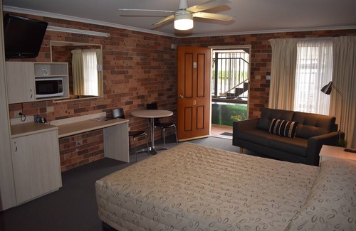 Cardiff Hotel | Cardiff Motor Inn