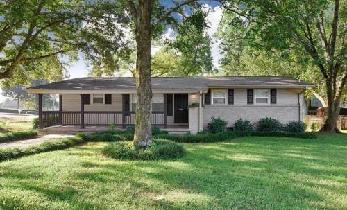 Madison House | Cardinal Aerie- 5 mins from Rainbow Mountain Hiking Trails