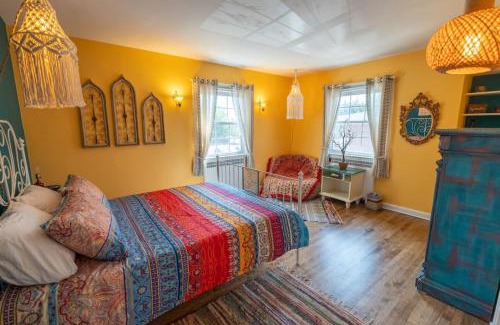 Cornwall House | Cardinal Inn Boho Room
