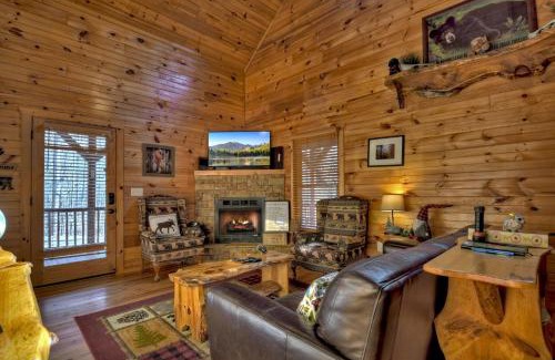 Morganton Villa | Cardinals Crossing Mountain view hot tub pet-friendly firepit