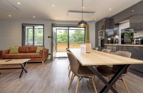 Looe Cabin | Cardinham Lodge : 3 bedroom - max 6 occ - VP9