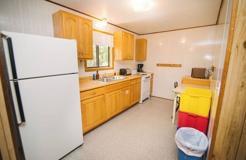 Richmond Cabin | Carefree Days, a 3BR cabin with lake views nestled in Riverside Resort