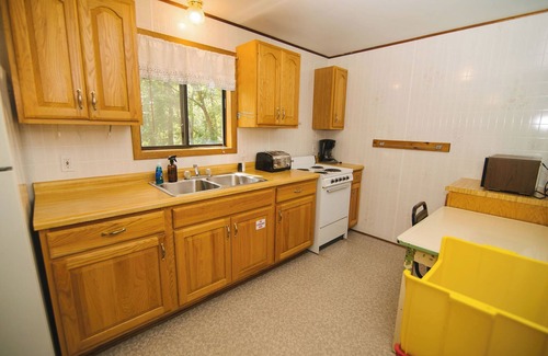 Richmond Cabin | Carefree Days, a 3BR cabin with lake views nestled in Riverside Resort