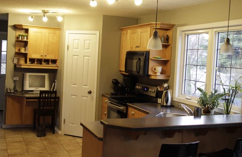 Red Deer House | Carefree Lifestyle on a Close
