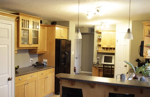 Red Deer House | Carefree Lifestyle on a Close