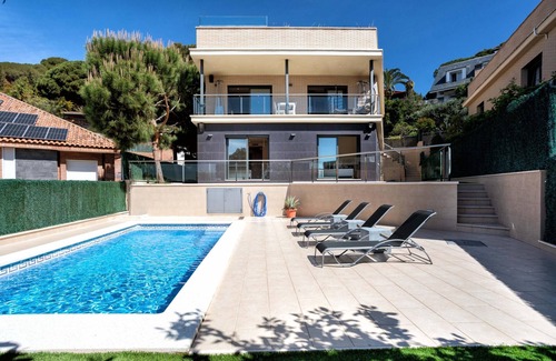 Premia de Dalt House | Careful and elegant decoration, with private pool and jacuzzi
