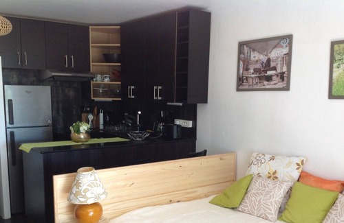 Pa'ofa'i Apartment | Carefully decorated studio, facing Paofai gardens and the port