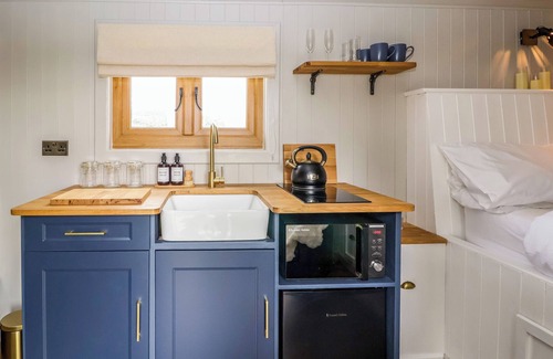 Gwaenysgor Near Prestatyn Cottage | CARIAD MAWR, pet friendly, character holiday cottage in Prestatyn