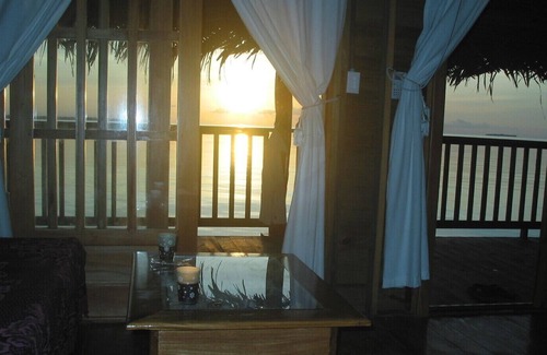 Isla Bastimentos House | Caribbean Blue, Over Water Casita