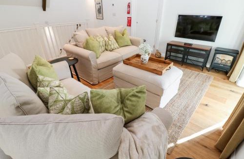 Newquay House | Carines Barns - Par