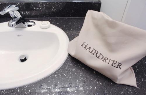 Pinecraft Hotel | Carlisle Inn Sarasota