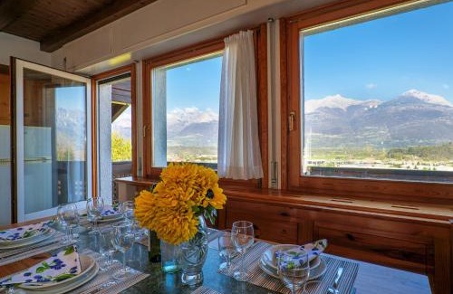 Colico Piano Apartment | Carlo C Balkon Ferienwohnung DG