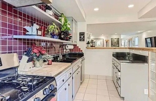 Carlsbad Village House | Carlsbad Village Walk to the Beach. A fully furnished bungalow.