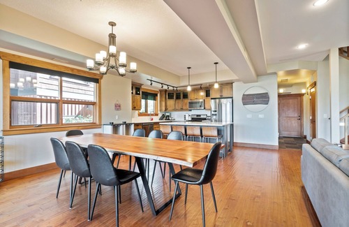 Blind Bay House | Carmel Beach Private Lodges - Unit #3. Lakefront 4 bedroom unit.