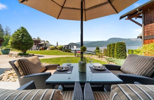 Blind Bay House | Carmel Beach Private Lodges - Unit #4. Lakefront 4 bedroom unit.