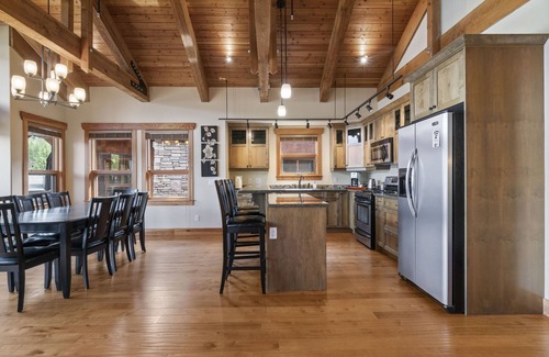 Blind Bay House | Carmel Beach Private Lodges - Unit #7. Lakefront 4 bedroom lodge.