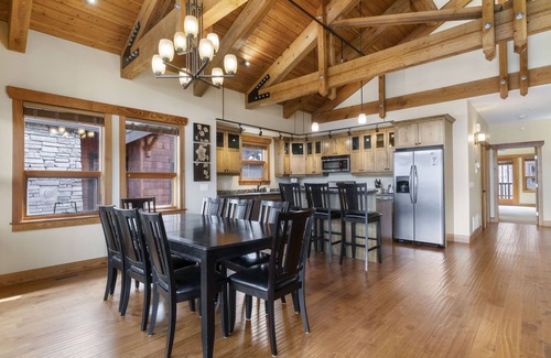 Blind Bay House | Carmel Beach Private Lodges - Unit #7. Lakefront 4 bedroom lodge.