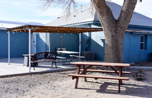 Marfa Apartment | Carmen's Marfa Boutique Hotel/Elsie King Bedroom En-Suite