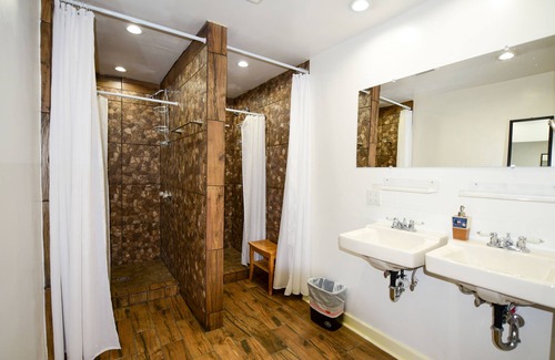Marfa Hotel | Carmen's Marfa Hotel/Leticia 2 Queen Beds