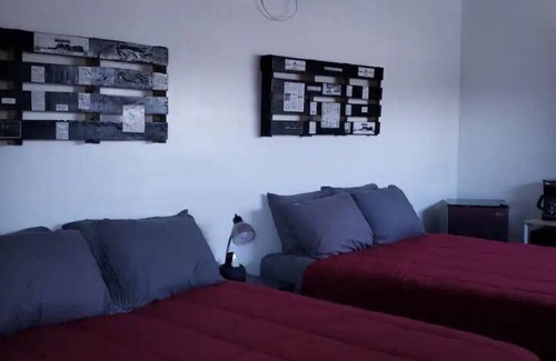 Marfa Hotel | Carmen's Marfa Hotel/Ruben Room 2 Queen Beds