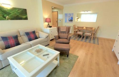 Linda-a-Velha Apartment | Carnaxide modern T1 apartment w balcony in Carnaxide Oeiras Lisbon