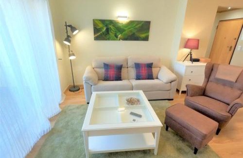 Linda-a-Velha Apartment | Carnaxide modern T1 apartment w balcony in Carnaxide Oeiras Lisbon