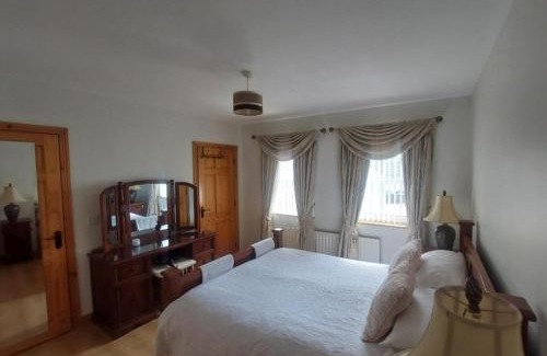 Carndonagh House | Carndonagh - 3-Bedrooms - Sleeps 6 7 - Garden