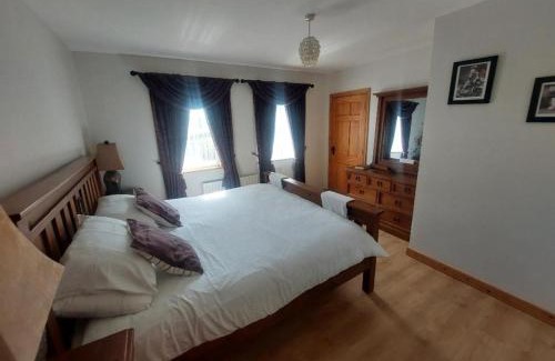 Carndonagh House | Carndonagh - 3-Bedrooms - Sleeps 6 7 - Garden