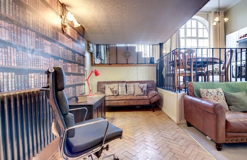 Mexborough Apartment | Carnegie Library Bronte Apartment