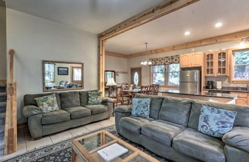 Cedar Flat House | Carnelian Bay Home with Hot Tub Near Tahoe Skiing