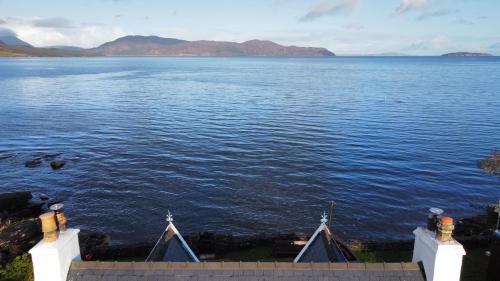 Breakish House | Carnmhor, Isle of Skye - Stunning 242 year old cottage on its own sea shore!
