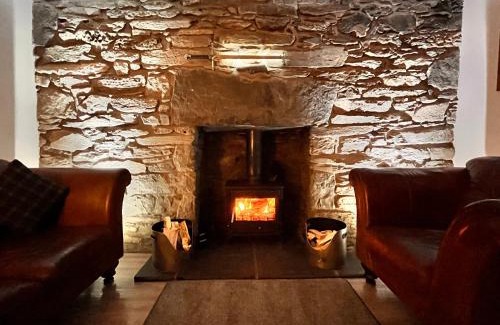Breakish House | Carnmhor, Isle of Skye - Stunning 242 year old cottage on its own sea shore!