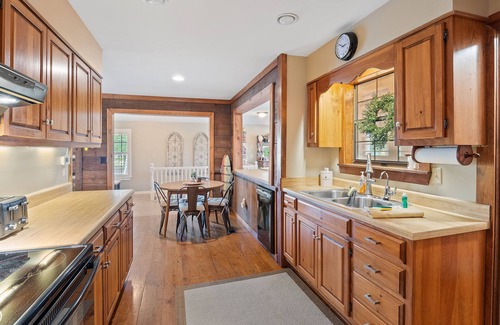 Cullman House | Carol's Cottage: 3 BR, 2 BA in Cullman, Sleeps 12