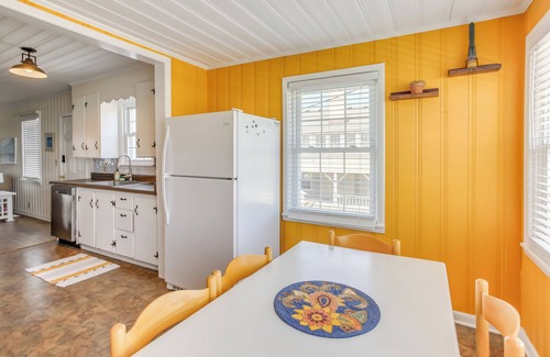 North Carolina Coast House | Carolina Beach Home w/Private Deck: Walk to Shore