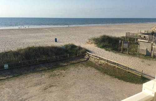North Carolina Coast Condo | Carolina Breeze - Carolina Beach Oceanfront Amazing Views - Pets Allowed